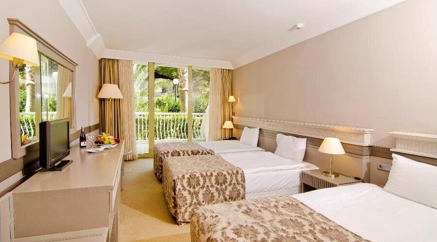 Fantasia De Luxe Hotel  5*