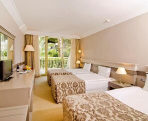 Fantasia De Luxe Hotel  5*