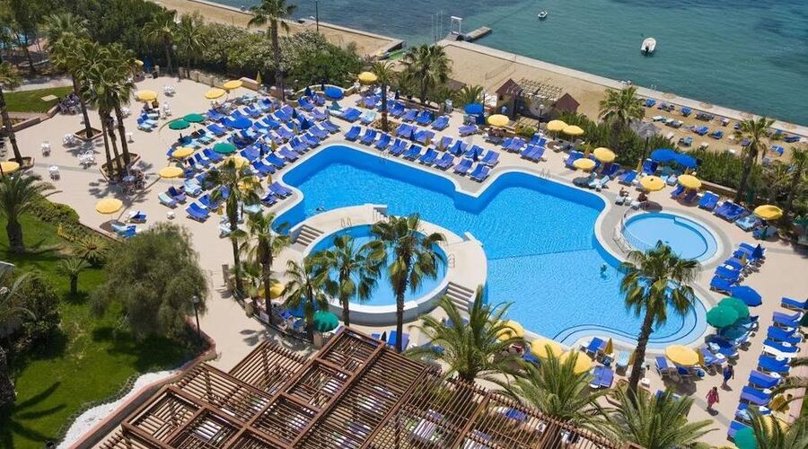Fantasia De Luxe Hotel  5*