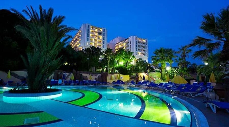 Fantasia De Luxe Hotel  5*