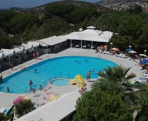 Flora Suites Hotel   3*