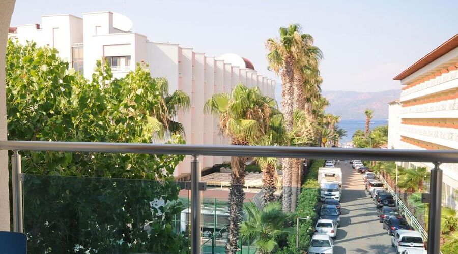 Astoria Life Hotel 3*
