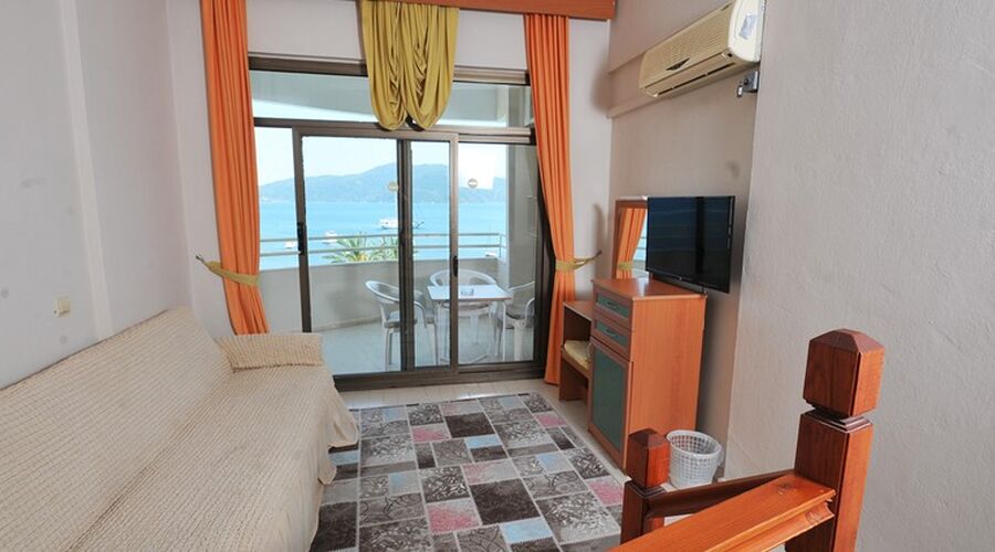 Amos Hotel   3*