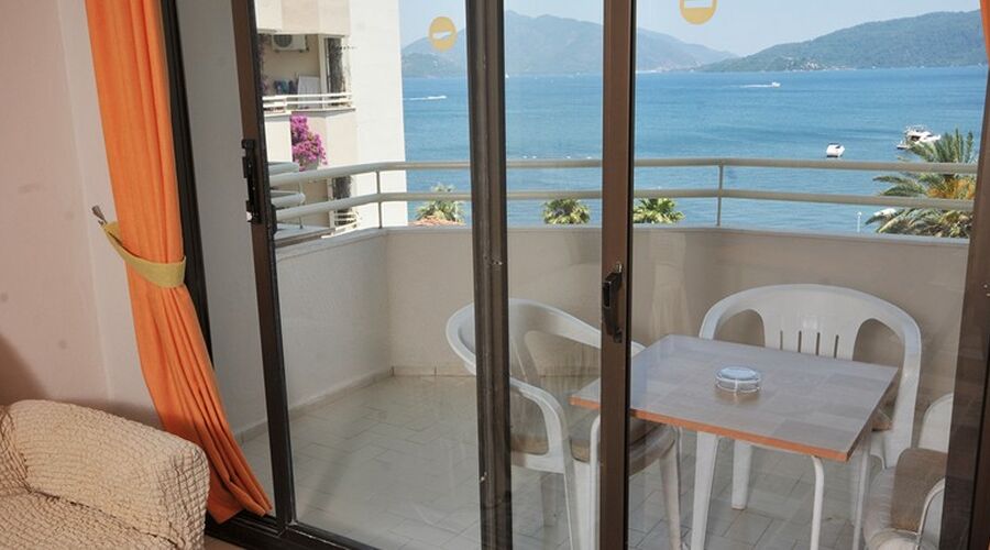 Amos Hotel   3*