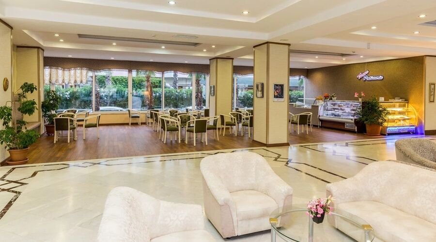 L'etoile Beach Hotel 4*
