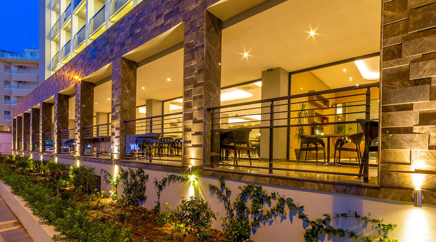 Ada Julian Hotel 4*