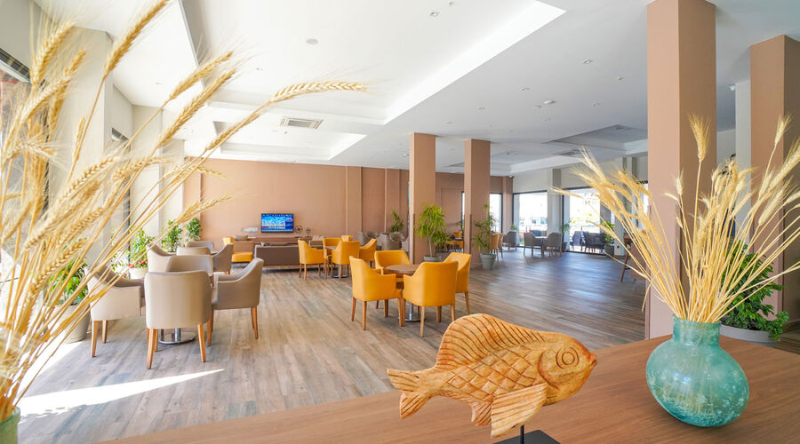 Ada Julian Hotel 4*