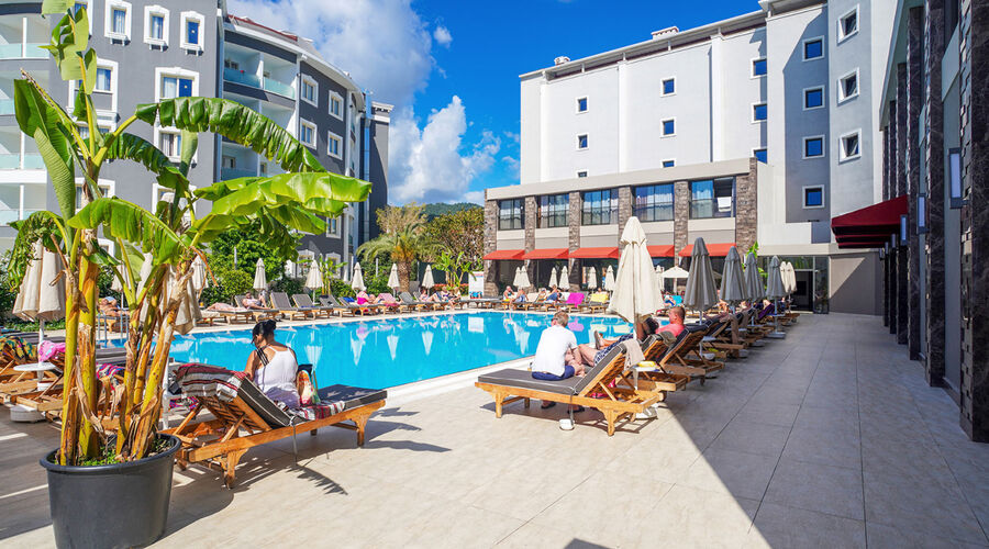 Ada Julian Hotel 4*