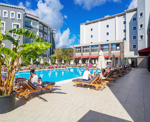 Ada Julian Hotel 4*