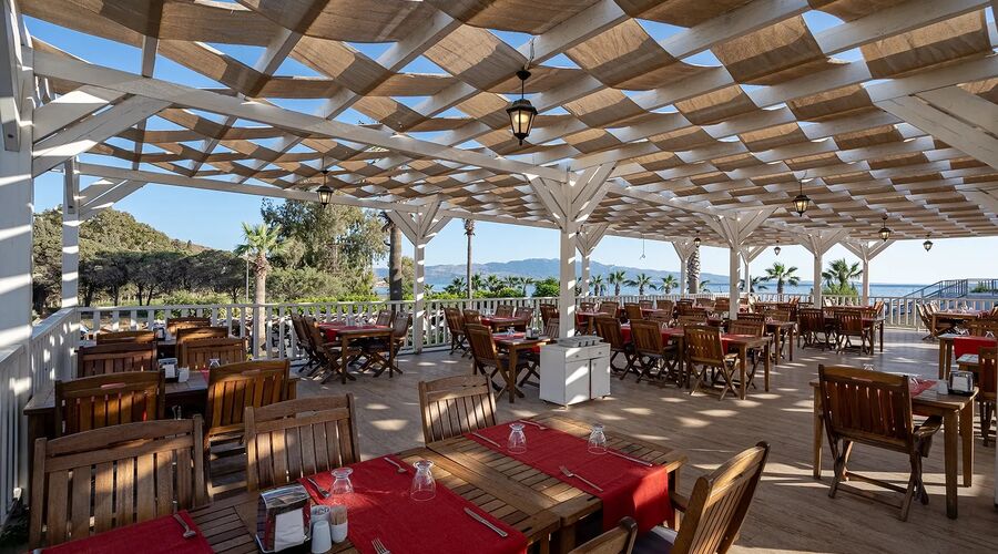 Golden Beach Resort & Spa  4*