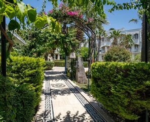 Golden Beach Resort & Spa  4*