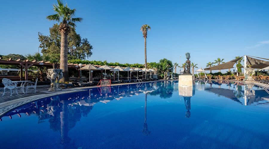 Golden Beach Resort & Spa  4*