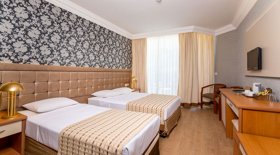 L'etoile Beach Hotel 4*