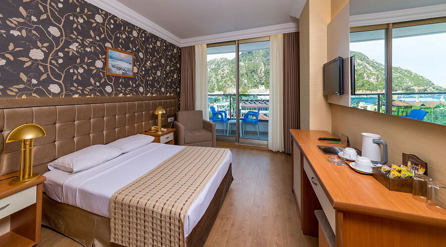 L'etoile Beach Hotel 4*