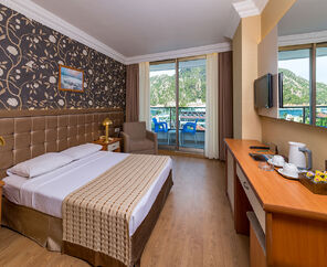 L'etoile Beach Hotel 4*