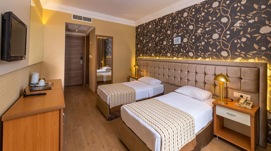 L'etoile Beach Hotel 4*