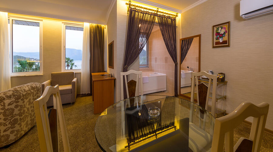 L'etoile Beach Hotel 4*