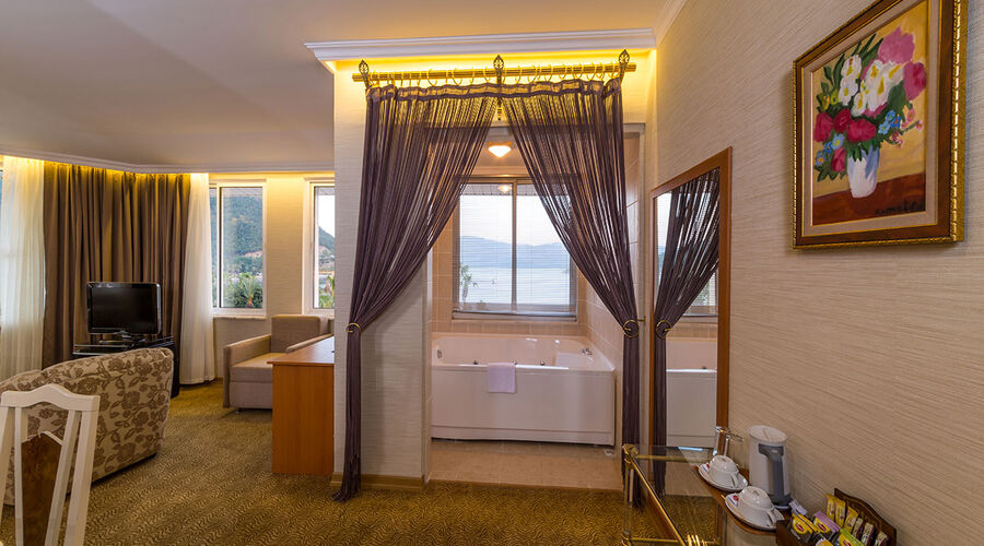 L'etoile Beach Hotel 4*