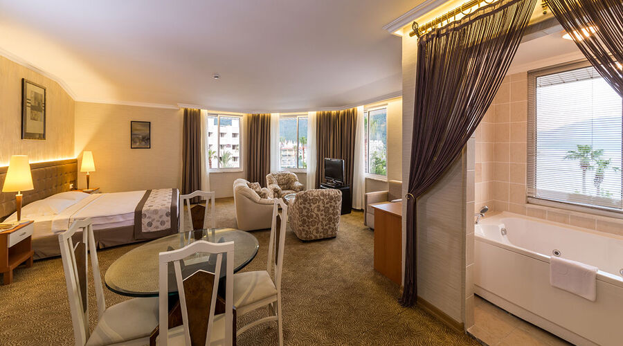 L'etoile Beach Hotel 4*