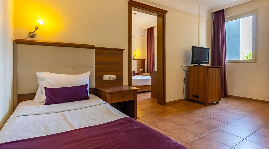 Caprice Beach Hotel  4*