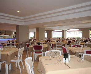 Caprice Beach Hotel  4*