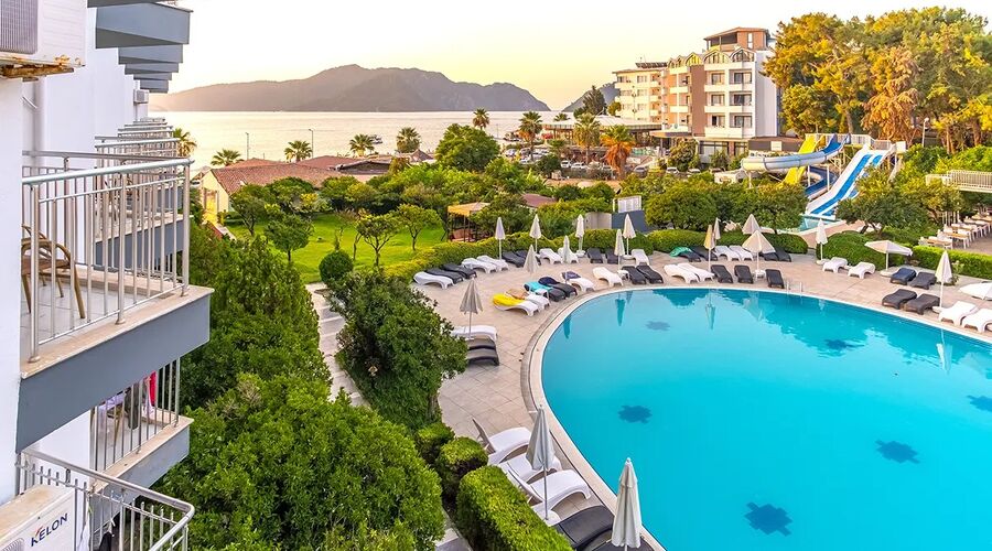 Caprice Beach Hotel  4*