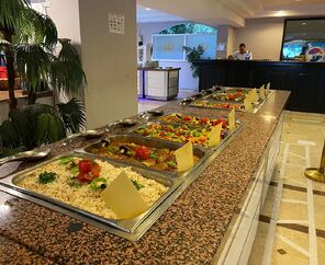 Caprice Beach Hotel  4*