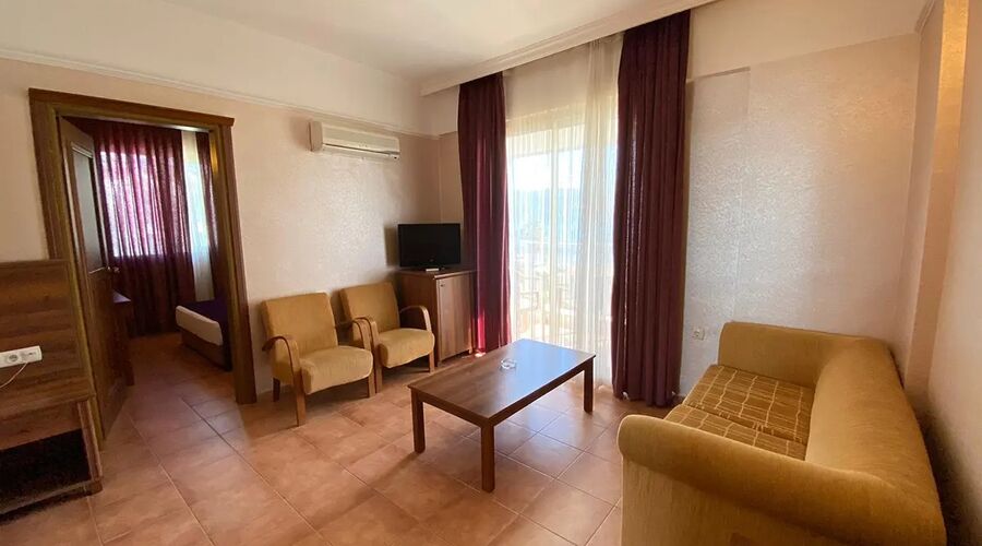 Caprice Beach Hotel  4*