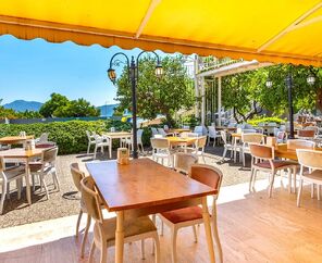 Caprice Beach Hotel  4*