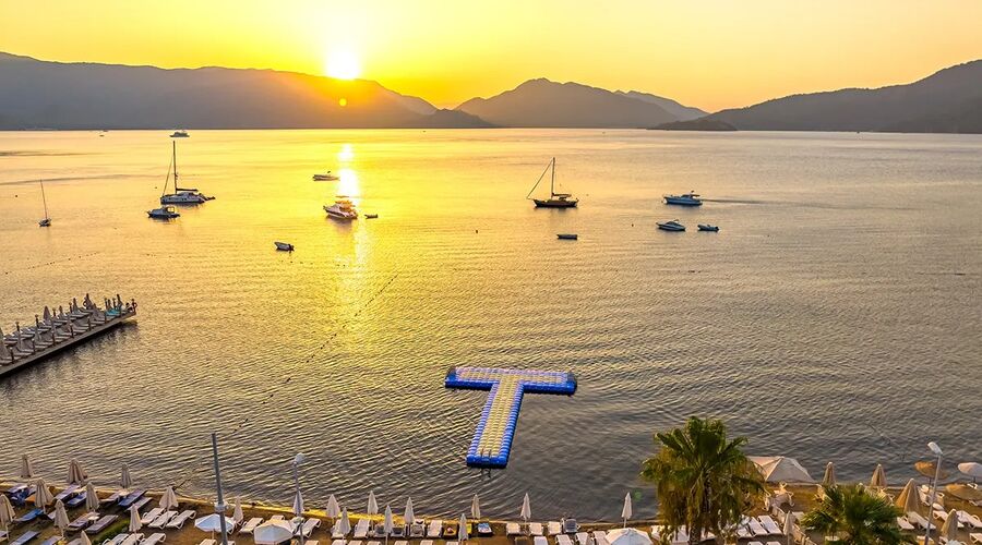 Caprice Beach Hotel  4*