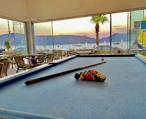 Caprice Beach Hotel  4*