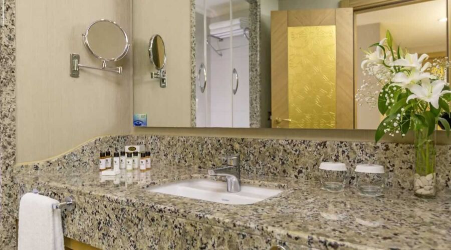 Royal Holiday Palace  5*
