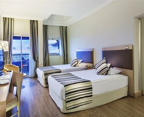 Crystal Tat Beach Golf Resort & Spa 5*
