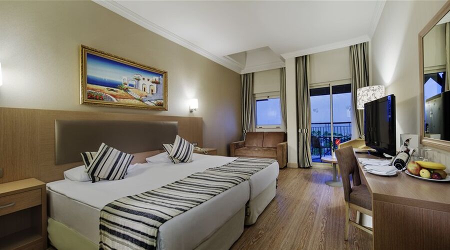 Crystal Tat Beach Golf Resort & Spa 5*