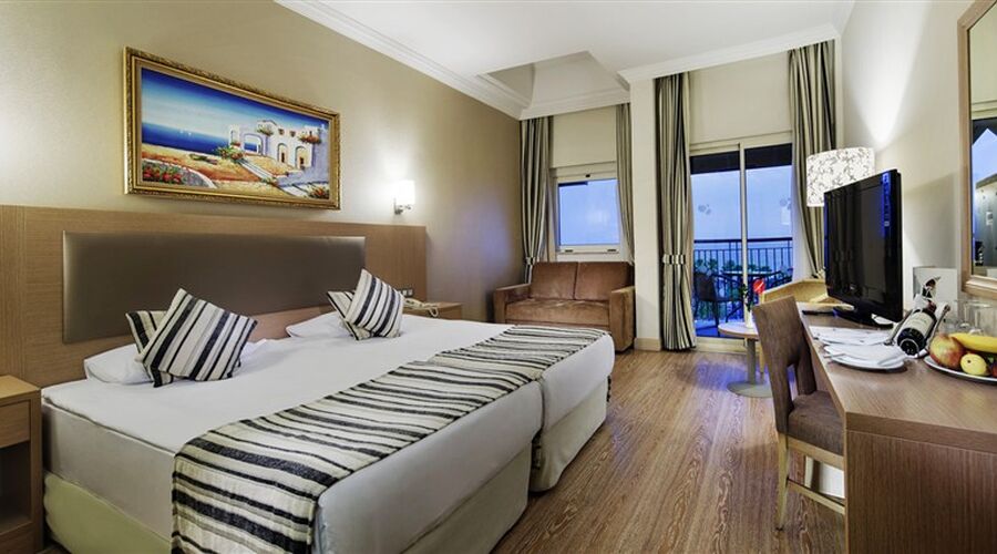 Crystal Tat Beach Golf Resort & Spa 5*