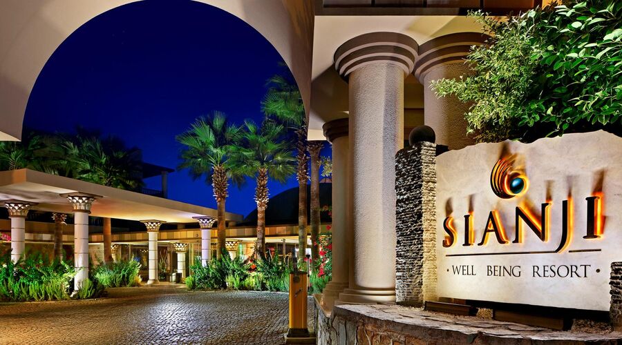Sianji Well Being Resort   5*
