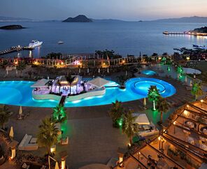 Sianji Well Being Resort   5*
