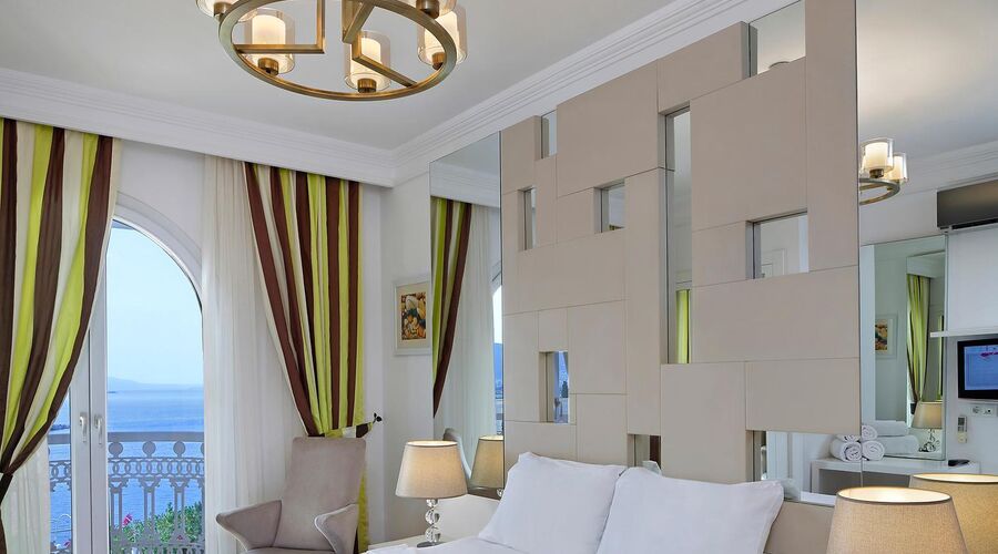 Sianji Well Being Resort   5*