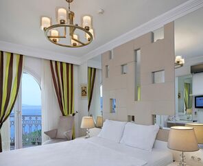 Sianji Well Being Resort   5*