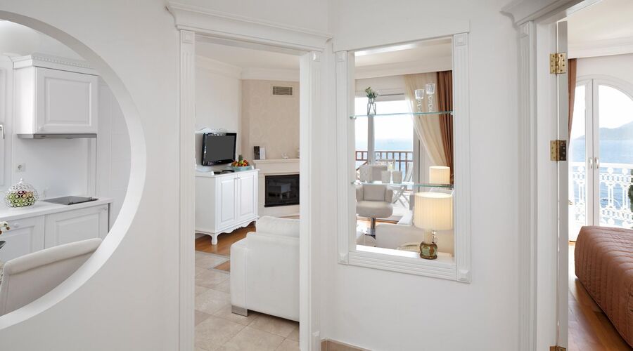 Sianji Well Being Resort   5*