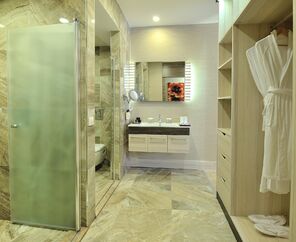 Sianji Well Being Resort   5*
