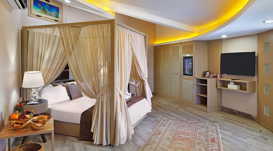 Sianji Well Being Resort   5*