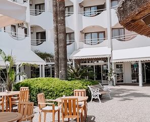 Hawaii Hotel By Yunus  4*