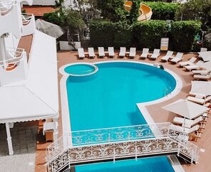Hawaii Hotel By Yunus  4*