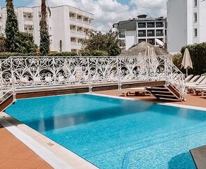 Hawaii Hotel By Yunus  4*