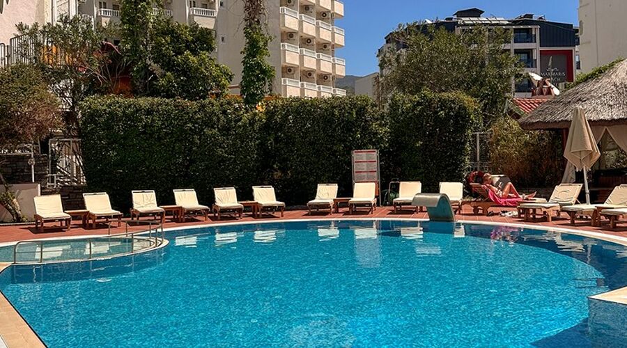 Hawaii Hotel By Yunus  4*