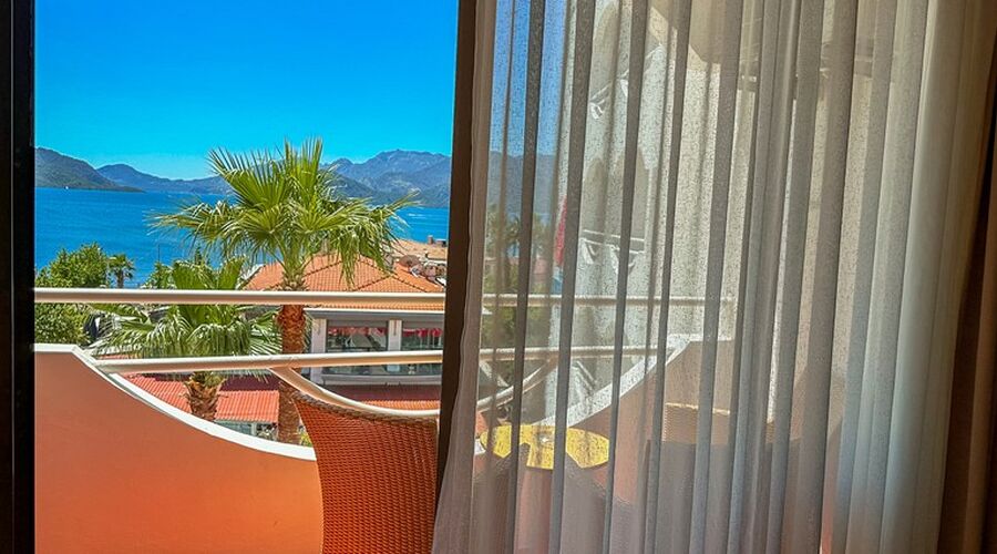 Hawaii Hotel By Yunus  4*