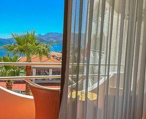 Hawaii Hotel By Yunus  4*
