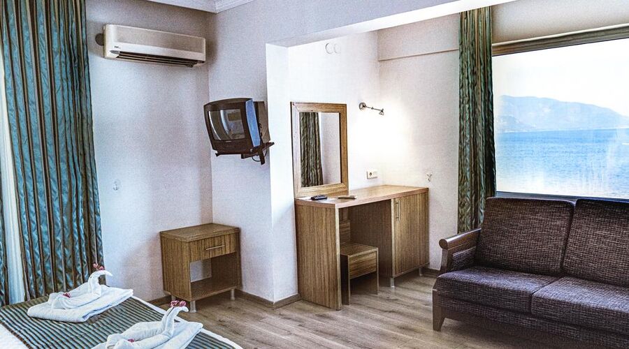 Mert Seaside Hotel  3*