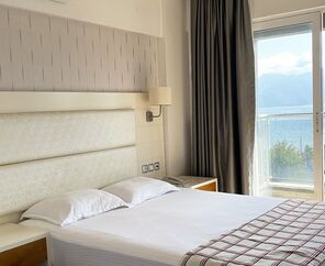 Yunus Hotel   3*